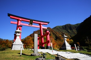 湯殿山(大鳥居)（The big torii gate in Mt.Yudono）