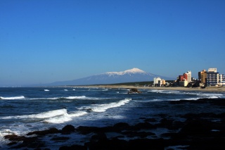 鳥海山遠景(日本海)（Sea of Japan and Mt. Chokai）