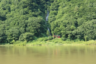 白糸の滝（Shiraito Waterfalls）