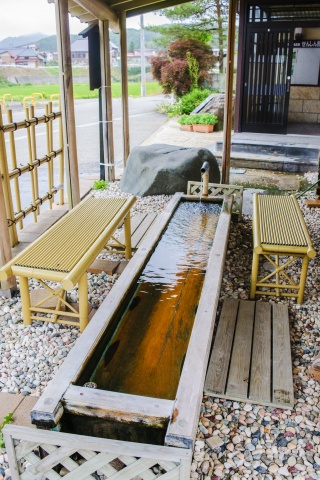 赤倉温泉　足湯（Foo bath at Akakura Hot Springs (Akakura Onsen)）