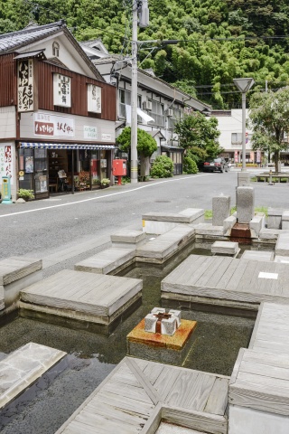 あつみ温泉　足湯（Atsumi Hot Springs (Atsumi Onsen)）