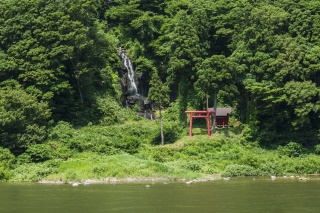 白糸の滝（Shiraitonotaki(Water fall)）