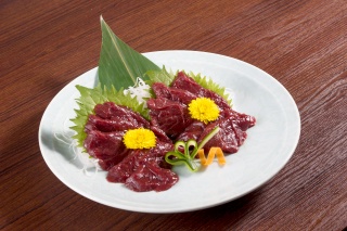 馬刺し（Basashi, Sashimi of horse meat）