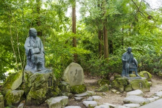 山寺（宝珠山立石寺）（Yamadera: Rissyakuji temple, Statue of Matsuo Basho）