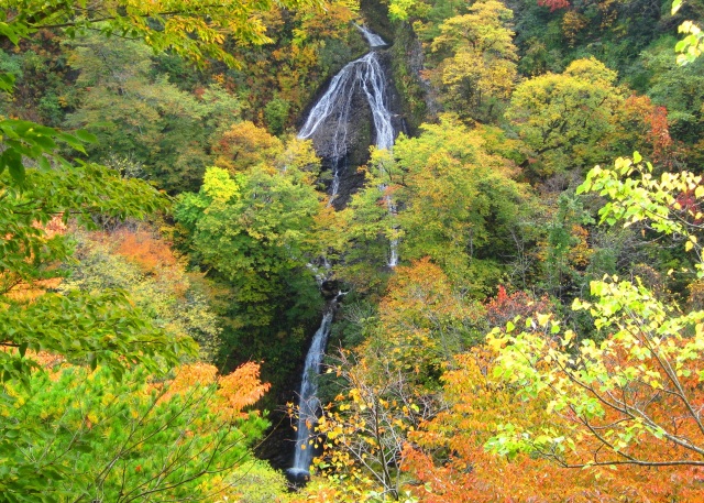 紅葉の「七ツ滝」