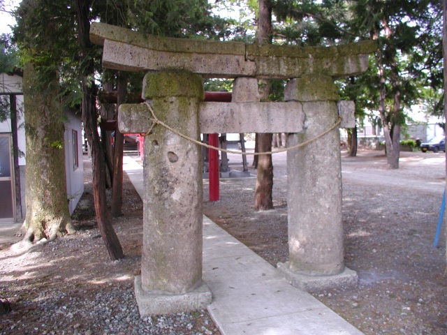 興次郎稲荷神社の石鳥居