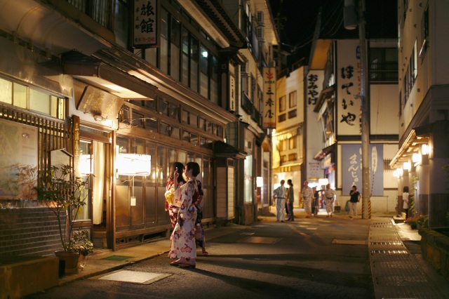 夜の肘折温泉街