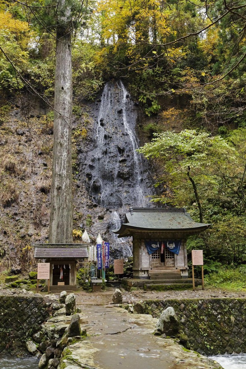 須賀の滝｜観光スポット｜やまがたへの旅 - 山形県の公式観光・旅行情報サイト