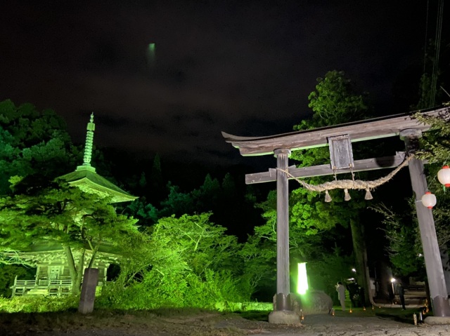 安久津八幡神社三重塔ライトアップ