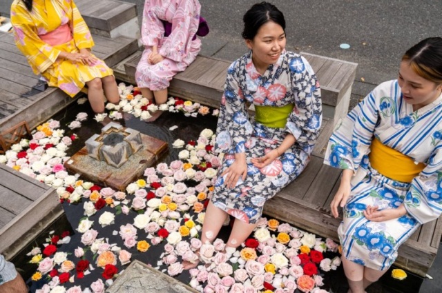 バラの足湯（あんべ湯）