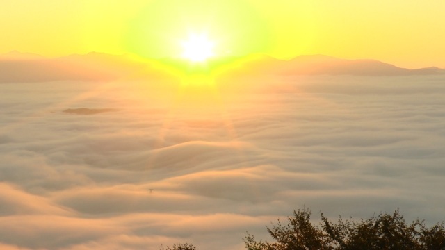 羽根沢登山口では雲海を見れることも！