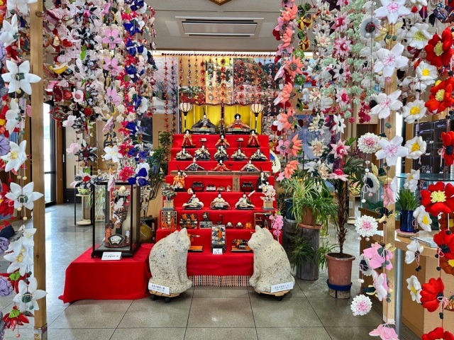 道の駅たかはた～ひな人形とつるし雛の展示～