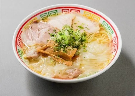 港の月